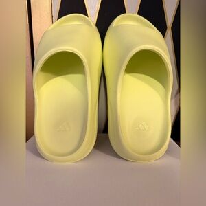 Yeezy Slides Adidas - Neon Yellow - Size 7 men’s / 8 women’s